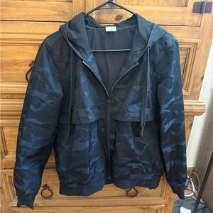 CALIA by Carrie Underwood Women's Navy and Black Camouflage Windbreaker